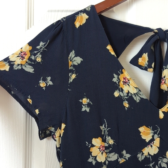 Abercrombie & Fitch Floral Tied Back Cropped Straight Wide Leg Jumpsuit Navy M - Picture 4 of 15